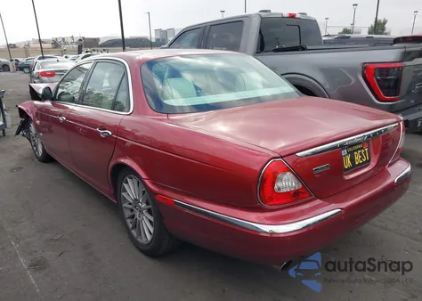 2007 Jaguar Xj Xj8 z USA, uszkodzony, nr VIN SAJWA71B47SH16855